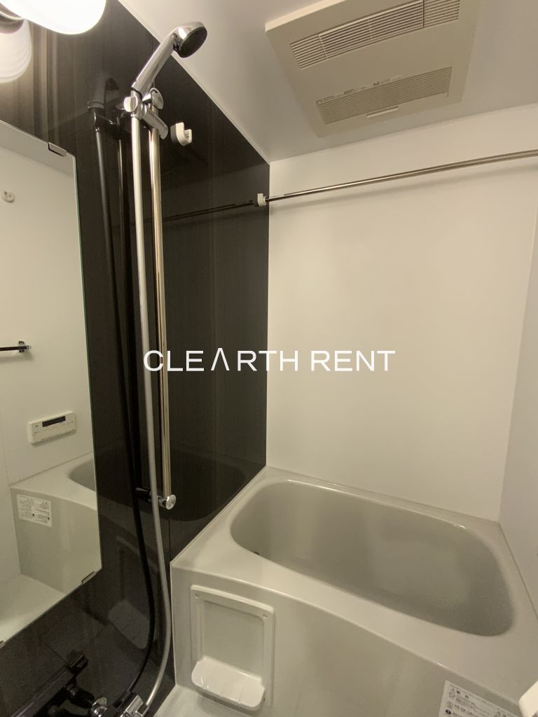 バス・シャワールーム　雨の日も安心の浴室乾燥機能付き