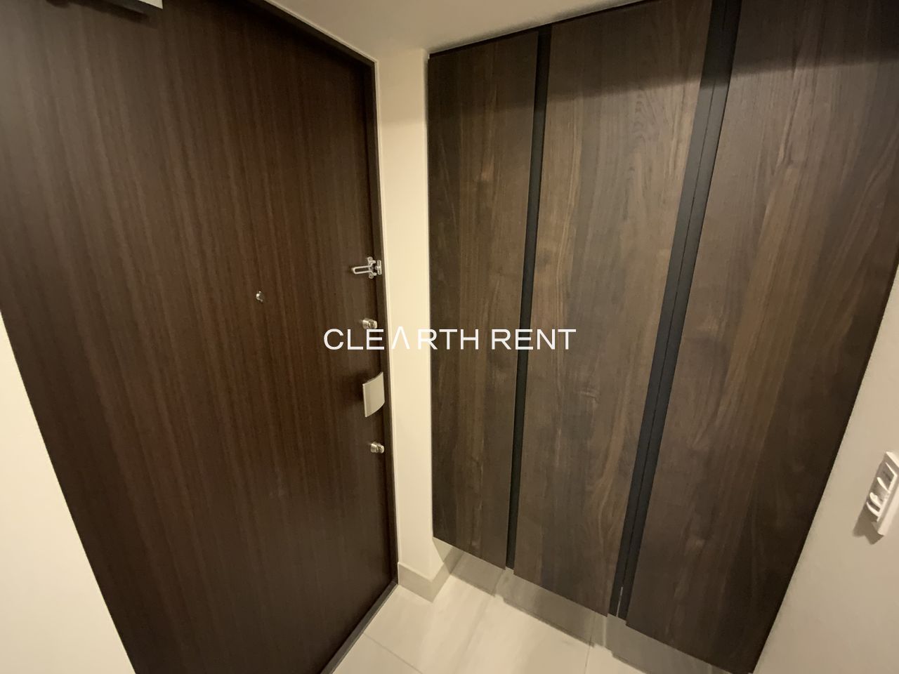 玄関　人感センサー照明付き