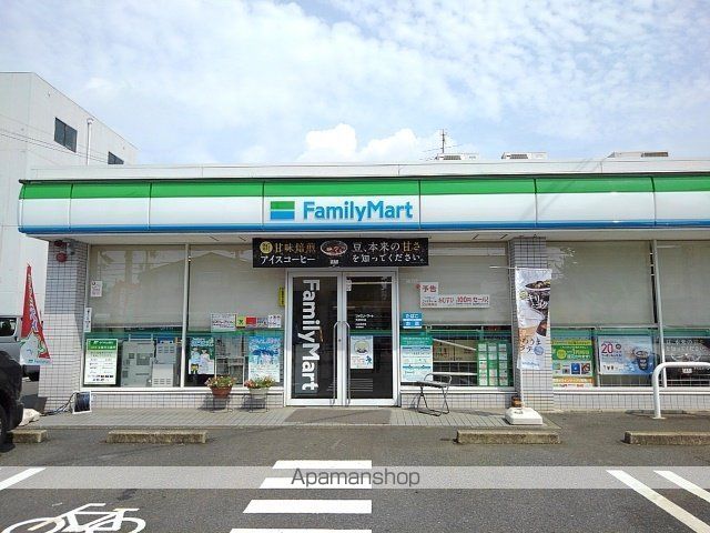 コンビニ　ファミリーマート（コンビニ）まで450m