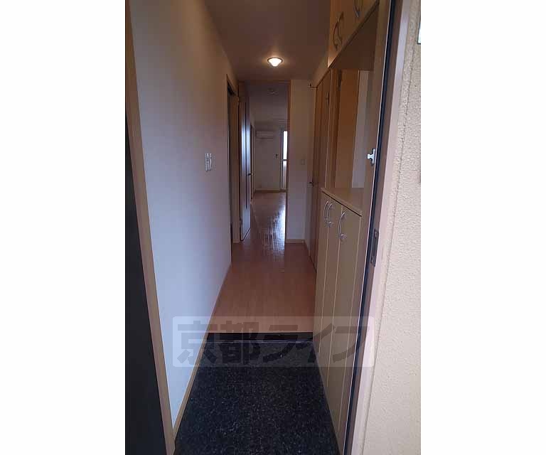 その他部屋・スペース　ＬＤＫへと続く廊下です。