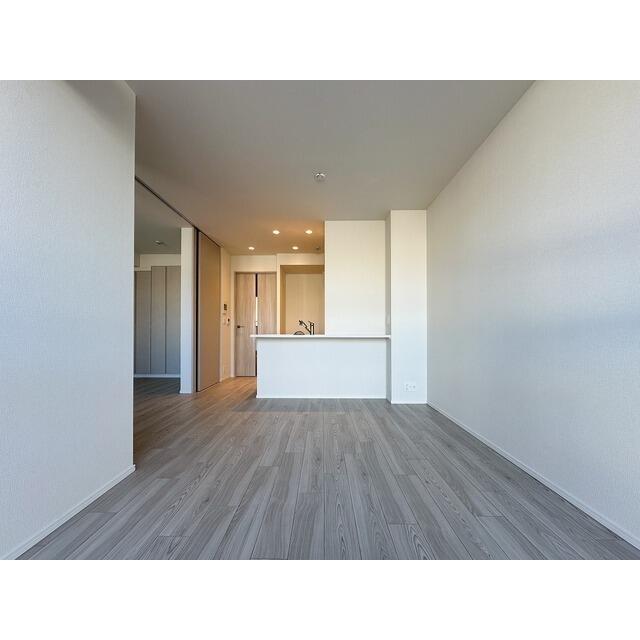 その他　リビングからキッチンへ