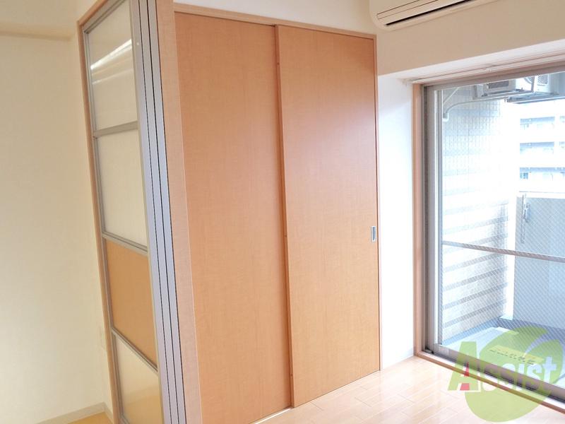 収納　スライドドアを開けたり閉めたり、開閉もラクラクできますよ