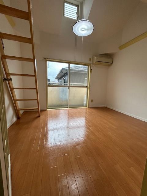 居室・リビング　明るいお部屋です