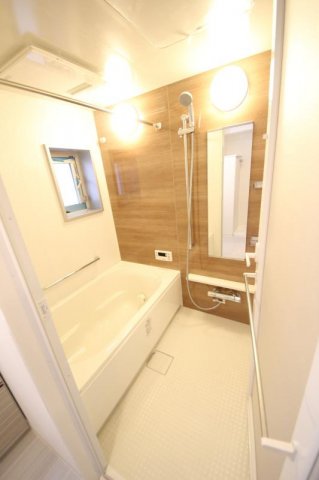 バス・シャワールーム　コンパクトで使いやすいお風呂です
