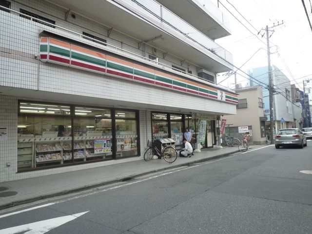 コンビニ　セブンイレブン（コンビニ）まで833m