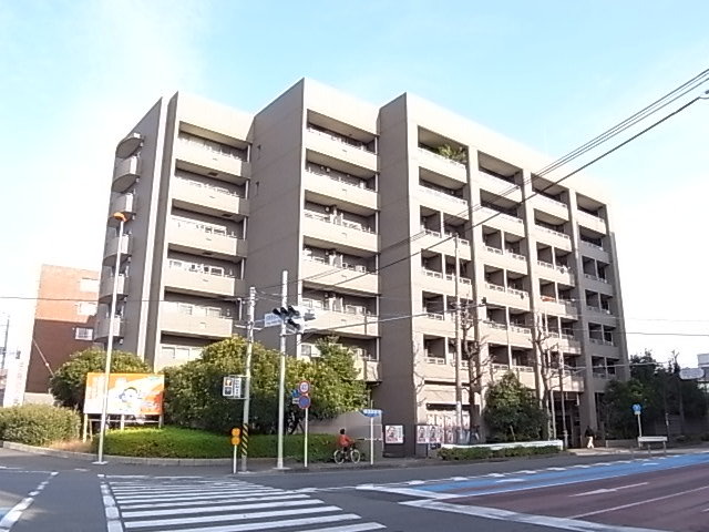 建物外観　７階建てＲＣ造オートロック付きマンション