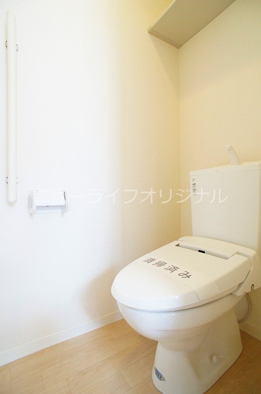 トイレ　あると嬉しい温水洗浄便座付き♪