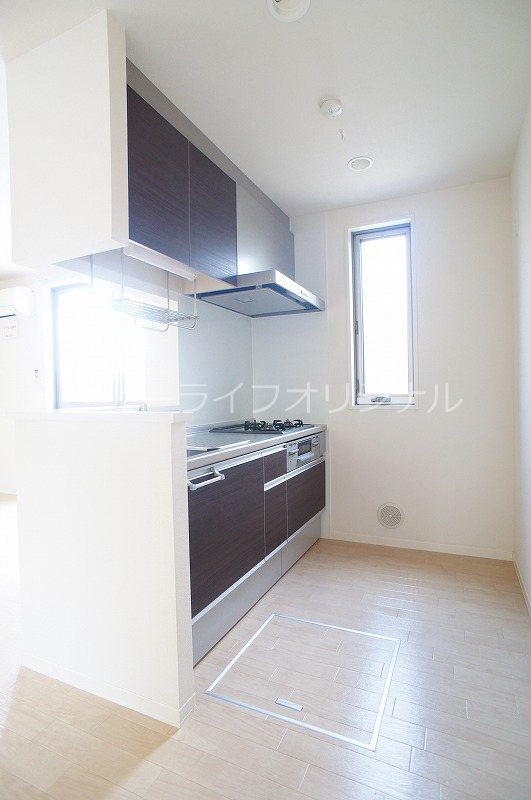 キッチン　3口コンロ＆グリル付システムキッチンです。