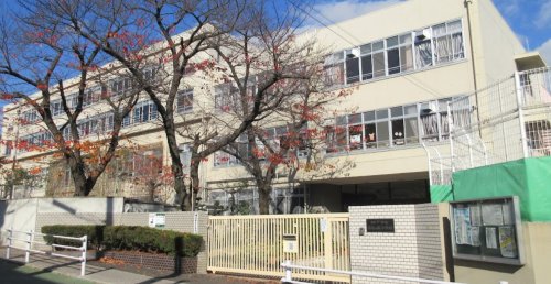 小学校　神戸市立五位の池小学校（小学校）まで387m