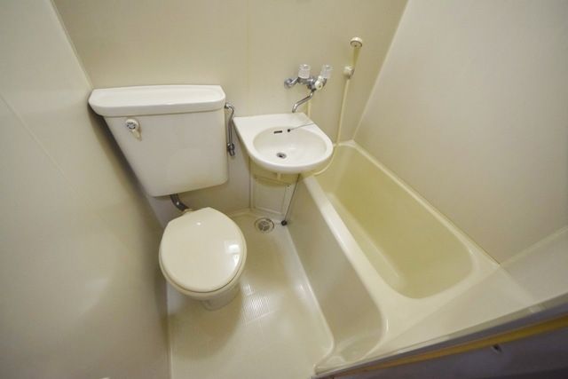 バス・シャワールーム　※別部屋参考写真です