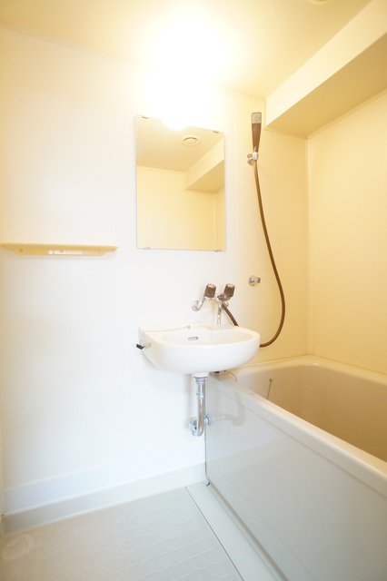 バス・シャワールーム　参考写真（当建物別部屋のものです）