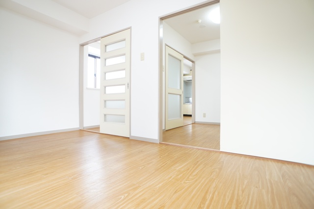 居室・リビング　参考写真（当建物別部屋のものです）