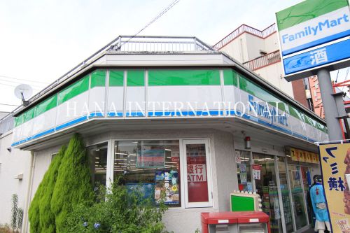 コンビニ　ファミリーマート 田口屋西新井大師店（コンビニ）まで560m