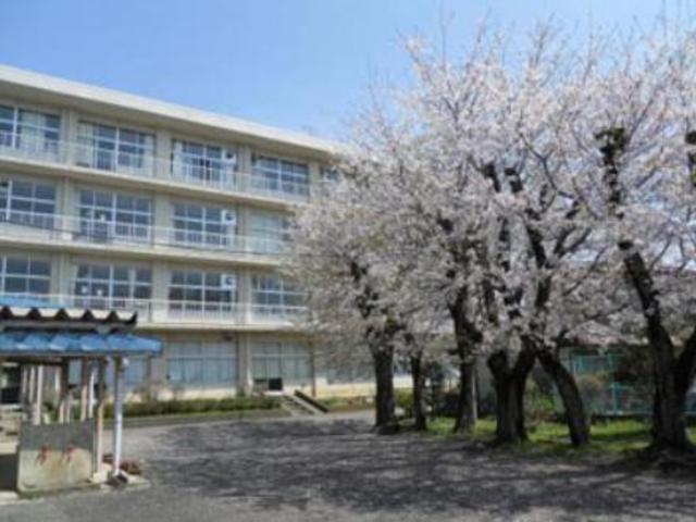 中学校　秦野市立西中学校（中学校）まで971m