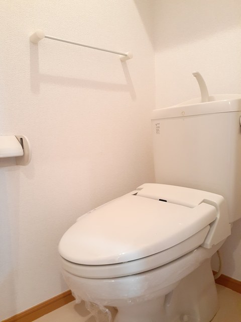 トイレ　温水洗浄便座つき！
