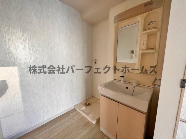 洗面設備　ゆったりとスペースのある洗面所