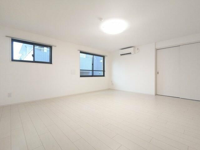 居室・リビング　別号室参考写真