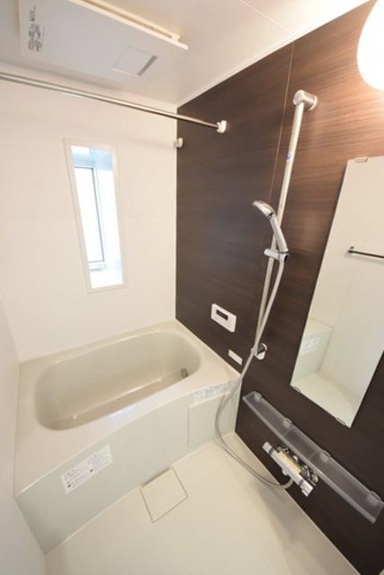 バス・シャワールーム　★浴室乾燥機・追い焚き機能付きのゆったりとしたお風呂です★