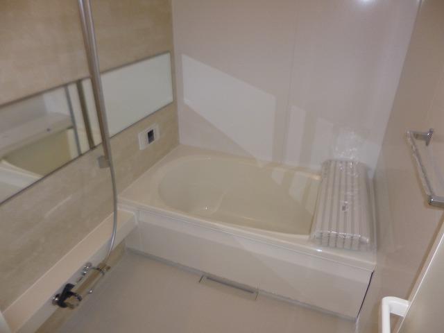 バス・シャワールーム　同タイプ、別部屋写真