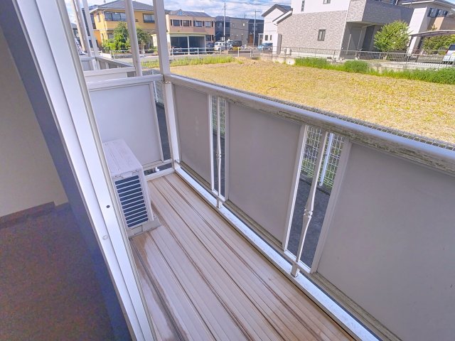 バルコニー　掲載写真は同型モデルを掲載しており実際のお部屋と仕様等が異な