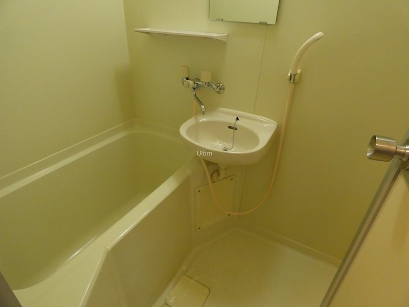 洗面設備　※同タイプの他のお部屋です