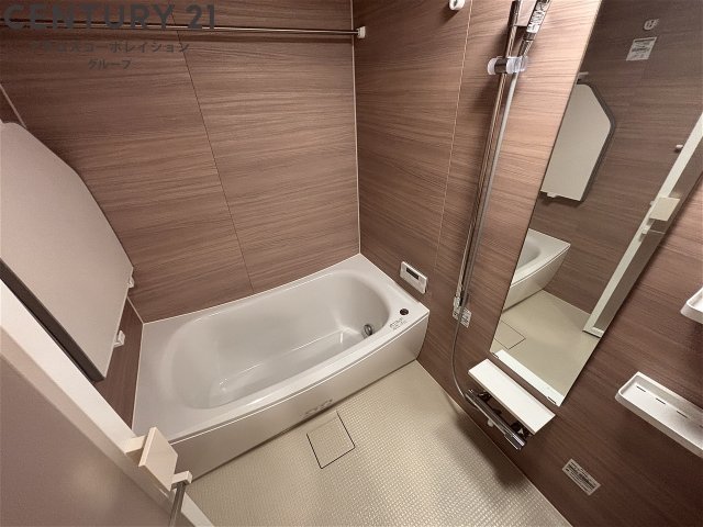 バス・シャワールーム　浴室乾燥機・追い炊き機能付きで便利です☆
