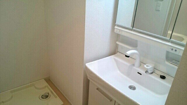 洗面設備　脱衣スペースもあります
