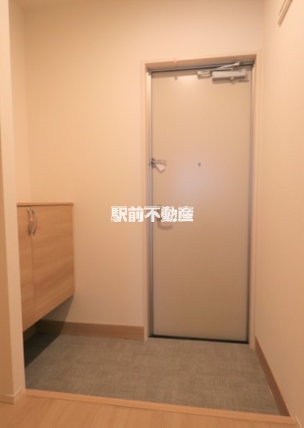 玄関　※写真は別物件です