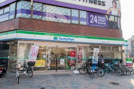 コンビニ　ファミリーマート新宿大久保二丁目店（コンビニ）まで174m