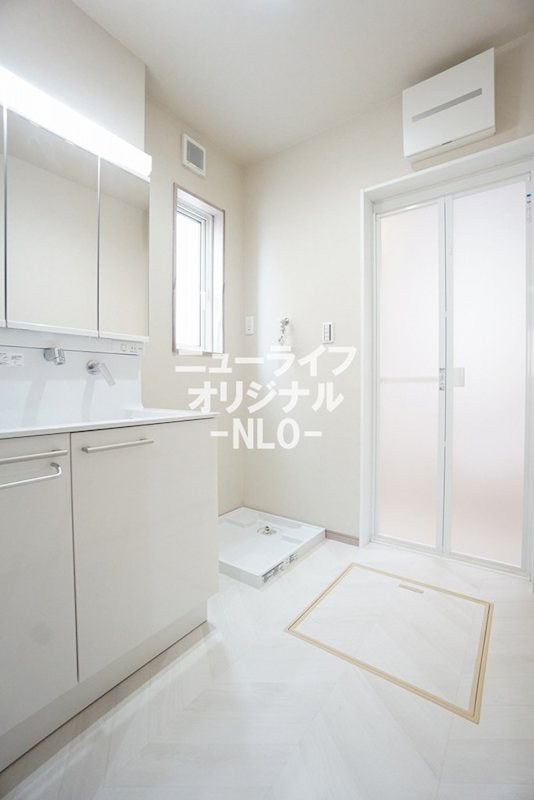 洗面設備　朝の忙しい時間に便利な独立洗面台！