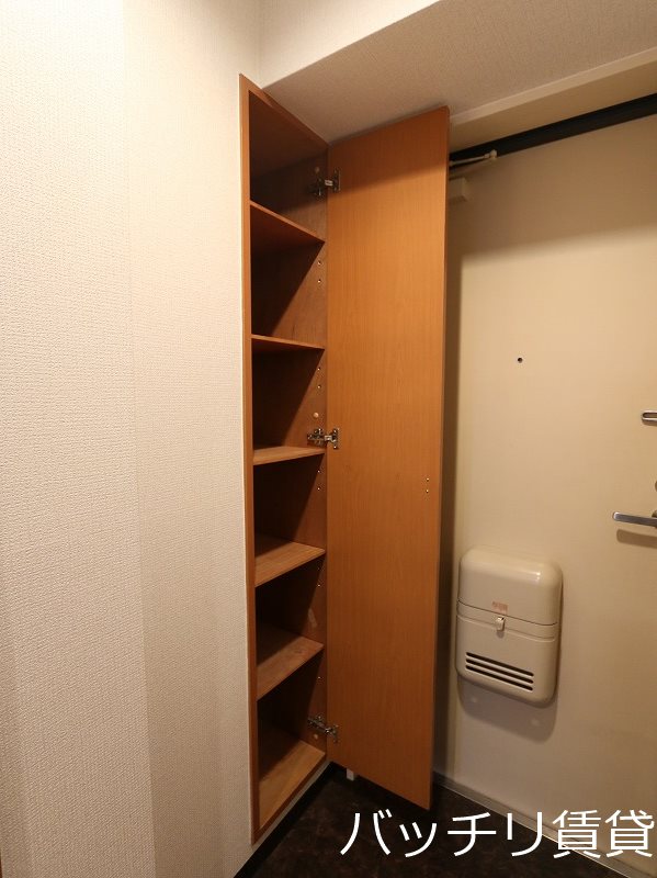 玄関　別号室タイプの為、現状を優先致します