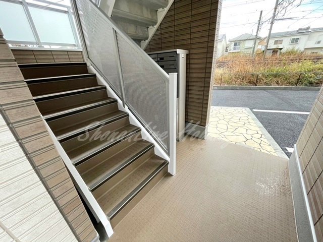 エントランス　清潔感のあるエントランスです♪