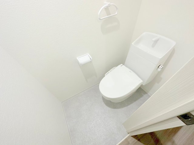 トイレ　綺麗なトイレにはウォシュレット標準装備です。