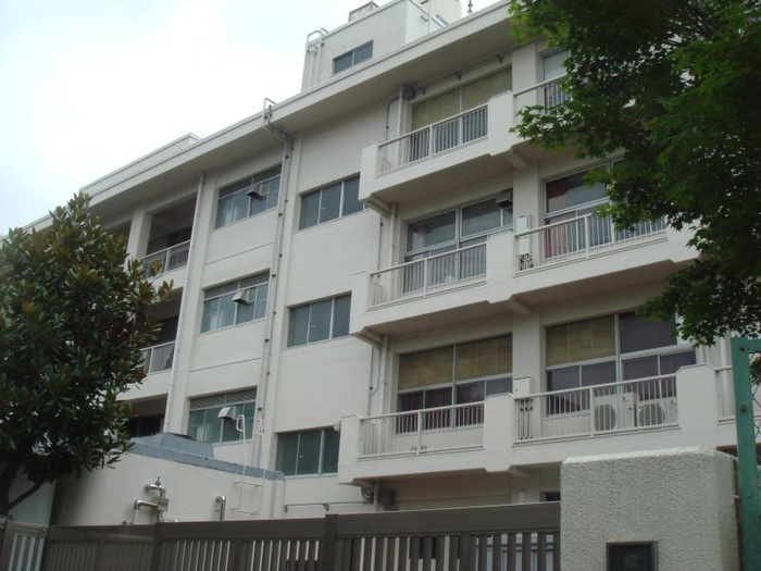 小学校　横浜市立名瀬小学校（小学校）まで814m