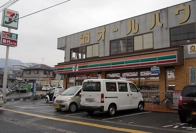 コンビニ　セブンイレブン（コンビニ）まで350m