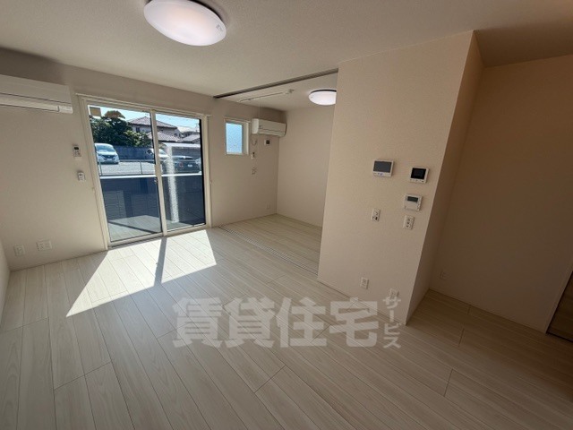 パサログランデ浜寺諏訪森3の居間写真