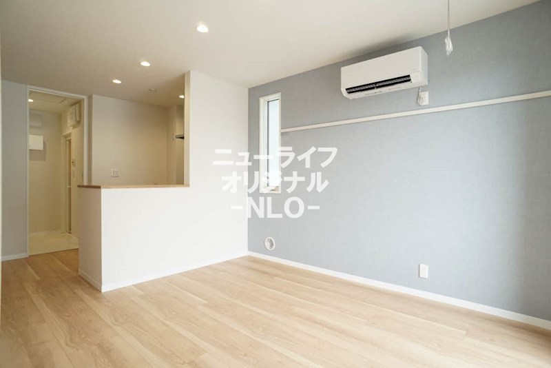居室・リビング　10.5帖のLDK☆アクセントクロスで爽やかな印象☆