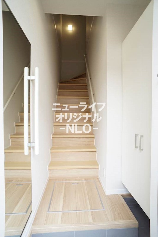 玄関　お出掛けに便利な全身ミラー付きの玄関☆