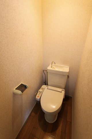 トイレ　室内写真は参考です