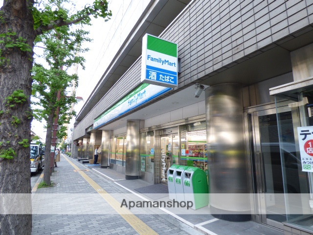 コンビニ　ファミリーマート江坂駅北店（コンビニ）まで56m
