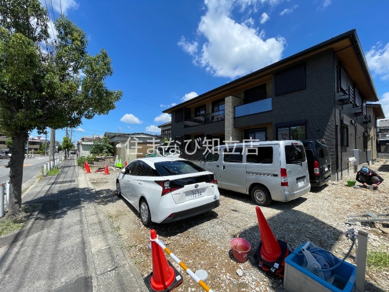 駐車場　建築中