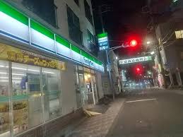 コンビニ　ファミリーマート新三河島駅前店（コンビニ）まで153m
