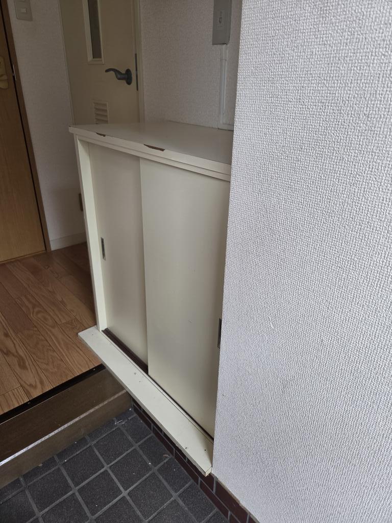 玄関　下駄箱あり