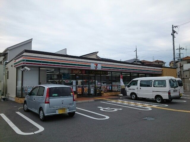 コンビニ　セブンイレブン様（コンビニ）まで800m