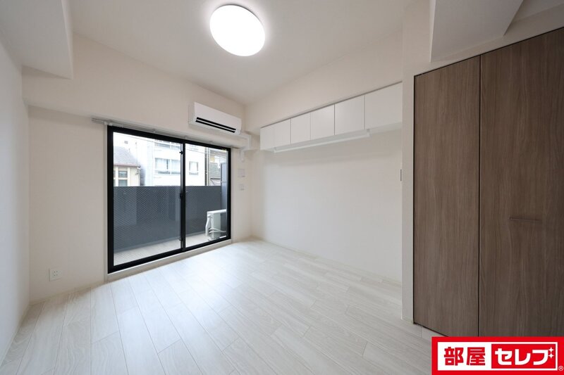 プレリス太閤通セルシアの居間写真