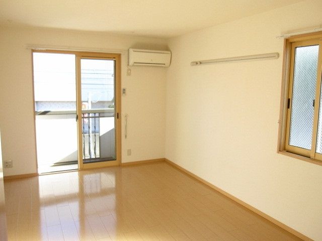 居室・リビング　★角部屋につき２面採光で風通しも良いです★