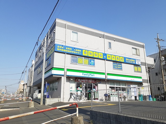 コンビニ　ファミリーマート太田窪2丁目店（コンビニ）まで400m