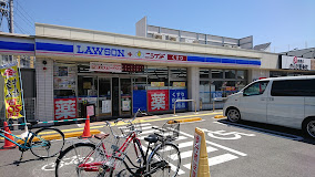 コンビニ　ローソン ニシイチドラッグ伊丹鈴原店（コンビニ）まで180m