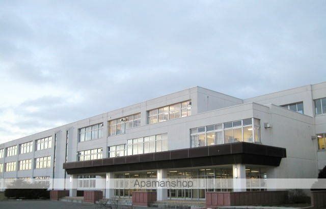 中学校　釧路市立鳥取西中学校（中学校）まで850m