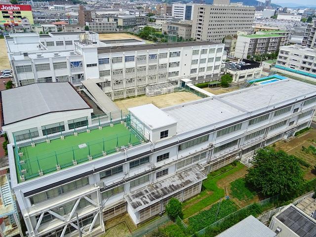 中学校　高槻市立第四中学校（中学校）まで894m